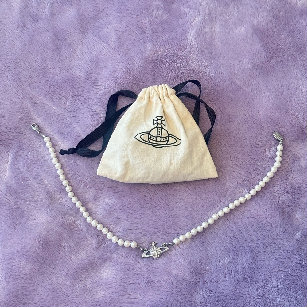 Vivienne Westwood mini bas relief pearl choker with dust bag